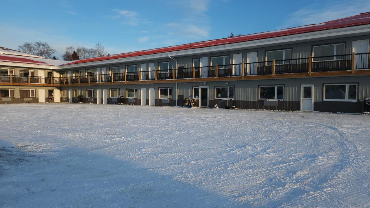 Outdoorsman Motel Wawa Exterior photo